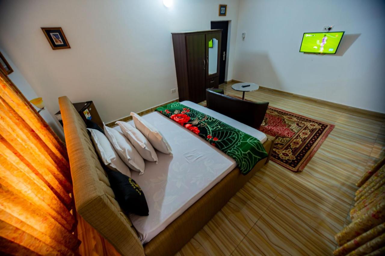 Nap Apartment Hotel Dansoman Extérieur photo