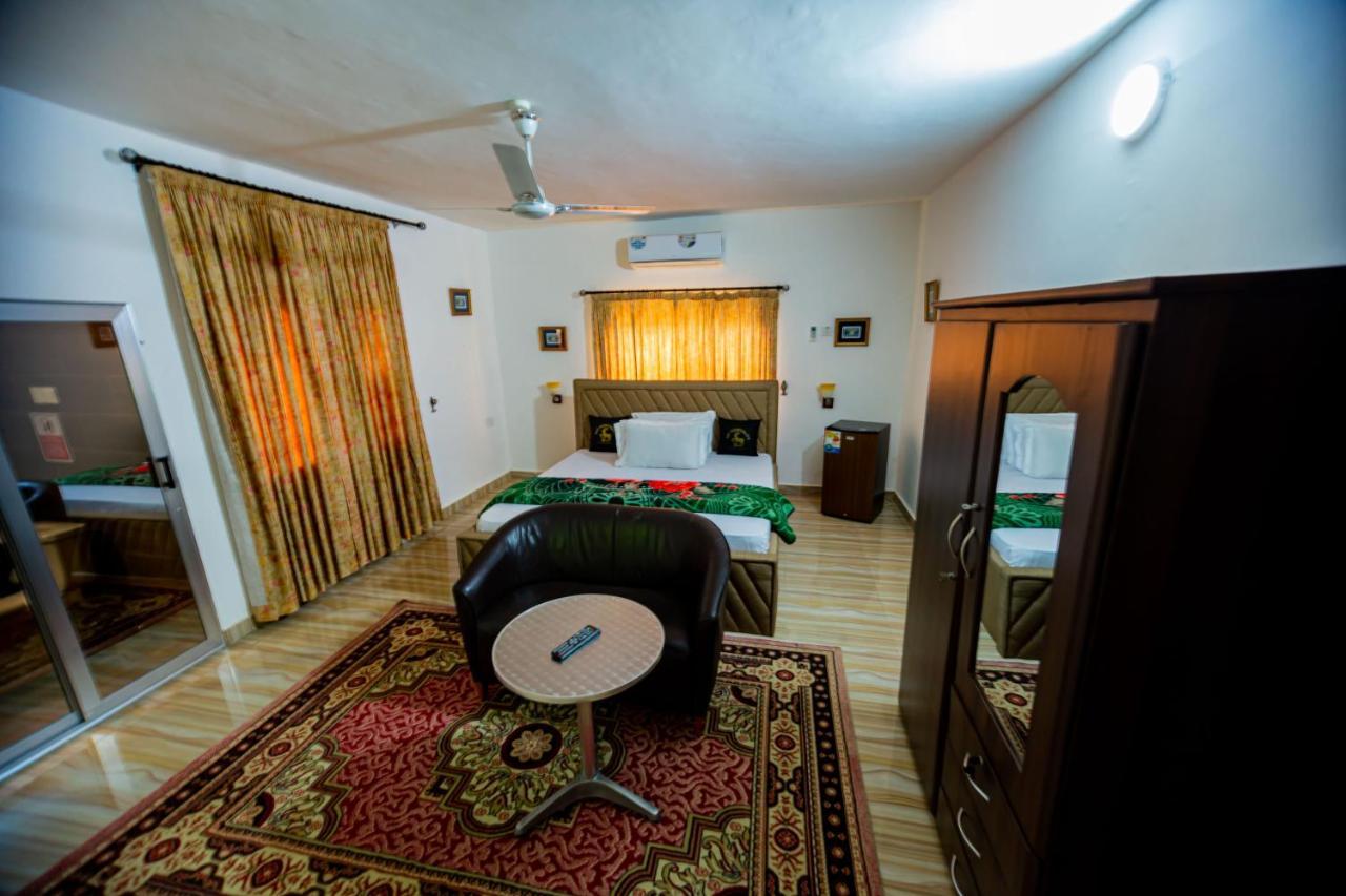 Nap Apartment Hotel Dansoman Extérieur photo